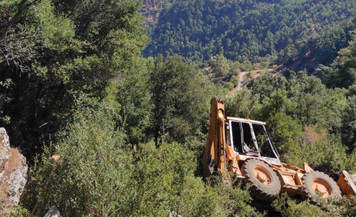 Uçurumdan yuvarlanan kepçenin operatörü yaşamını yitirdi