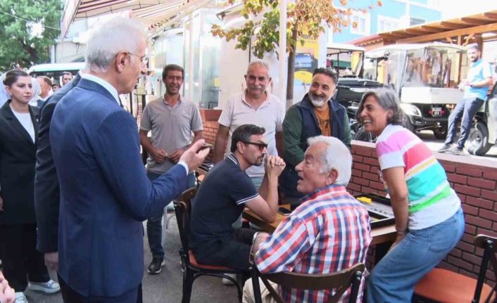 Ulaştırma ve Altyapı Bakanı Uraloğlu Adalar’da esnafla buluştu