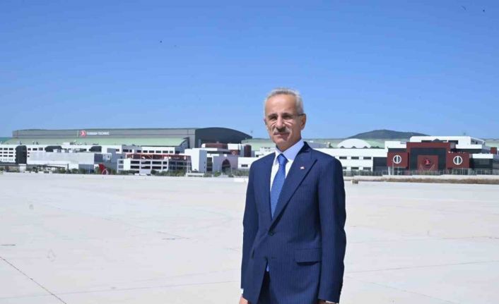 Ulaştırma ve Altyapı Bakanı Uraloğlu: "Havayolu işletmeleri her yolcuya en az 200 mililitre içme suyunu ücretsiz temin edecek"