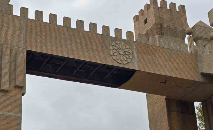 Üst geçit tehlike saçıyor