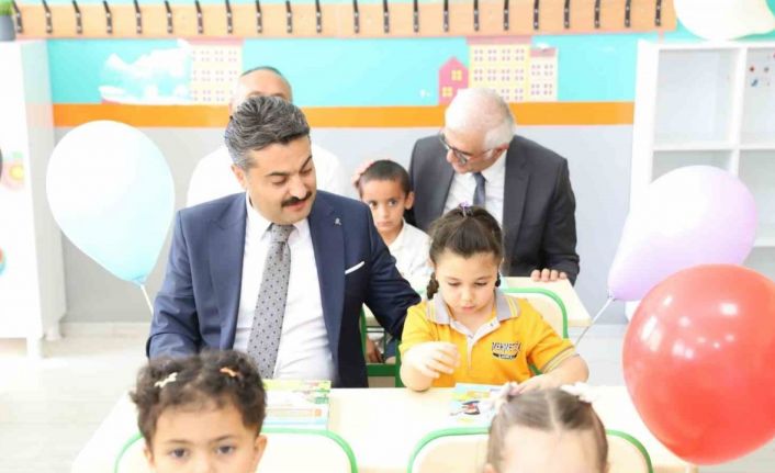 Uyum haftasında öğrencilerin heyecanına ortak oldu