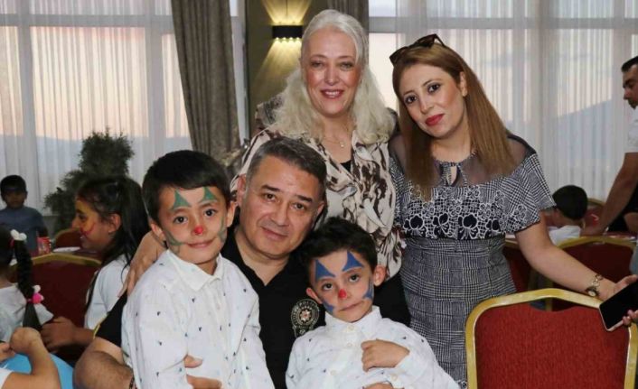 Uyum programına başlayan öğrencilere, polis evinde motivasyon programı