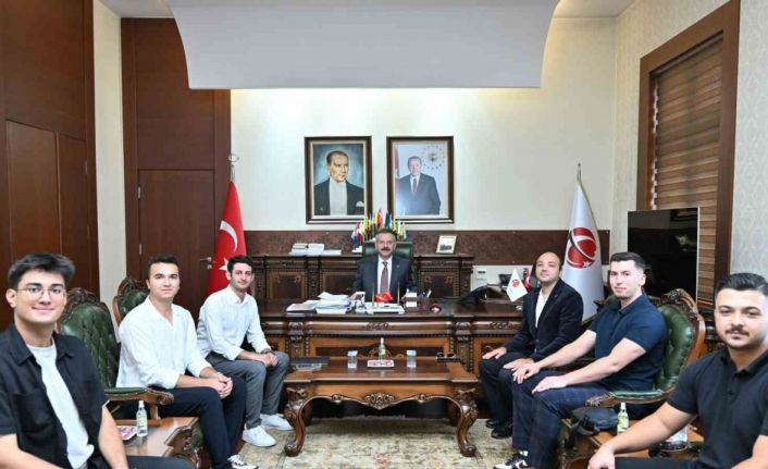 Vali Aksoy, ödüllü Mavera Teknoloji Takımı’nı makamında ağırladı