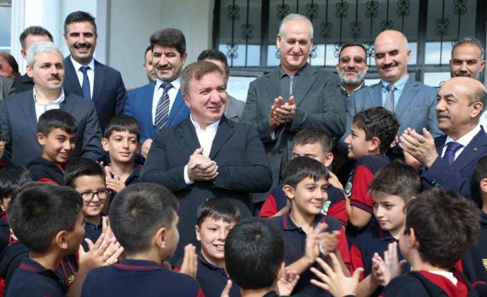 Vali Aydoğdu, ortaokul öğrencileriyle bir araya geldi