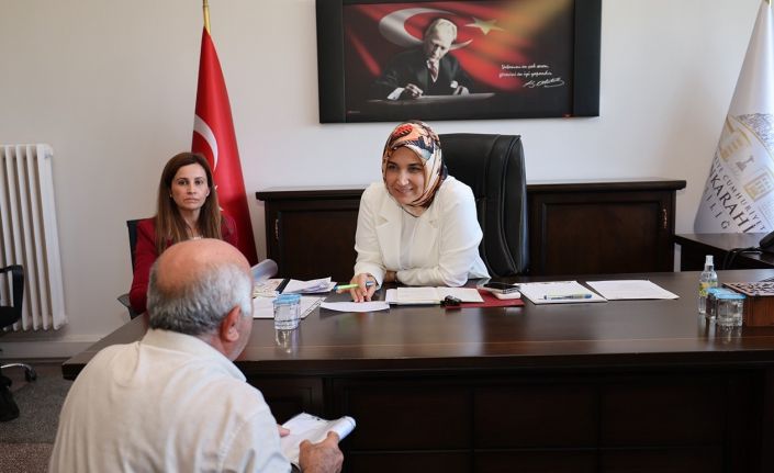 Vali vatandaşların sorunlarını dinledi