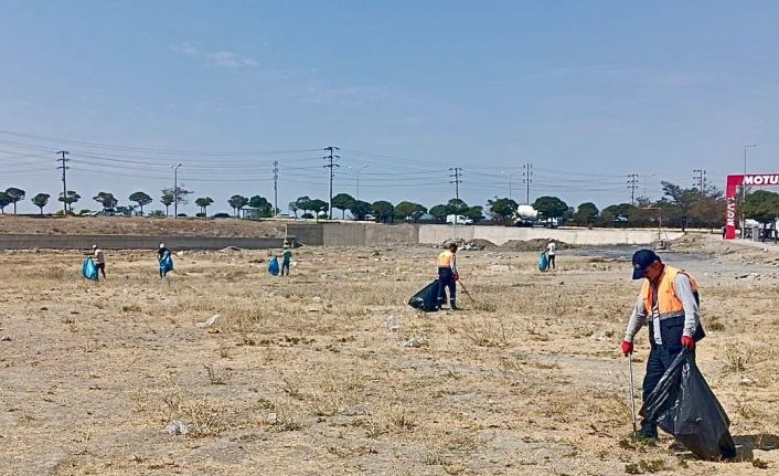 Van Büyükşehir Belediyesi kent genelinde temizlik çalışmalarını sürdürüyor