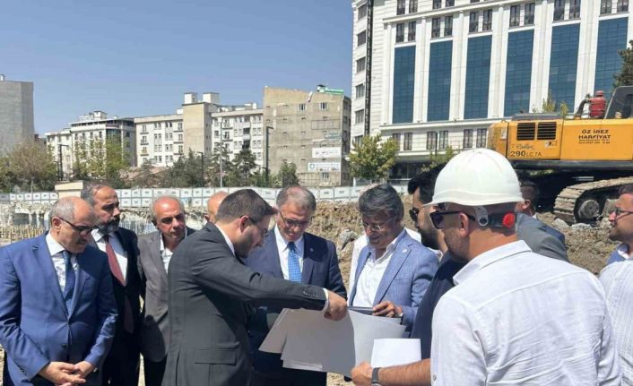 Van Valisi Balcı, Hazreti Ömer Camii inşaatını inceledi