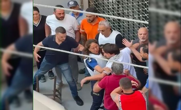 Vatandaşlar saldırganı linç etmek istedi, polis engelledi