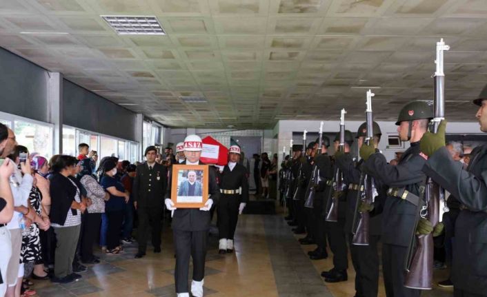 Vefat eden Kıbrıs Gazisi son yolculuğuna uğurlandı