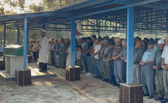 Yangında ölen nene ve torun yan yana toprağa verildi