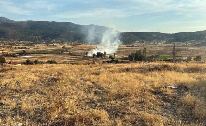 Yeşilova’da arazi yangını