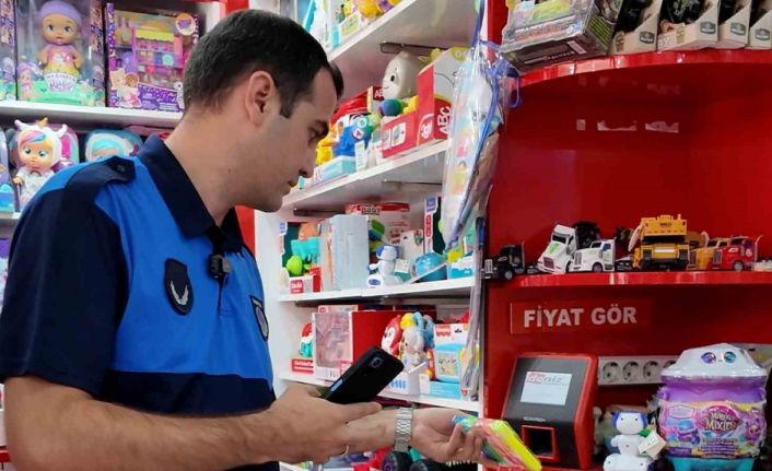 Yeşilyurt’ta zabıta ekiplerinden kırtasiye denetimi