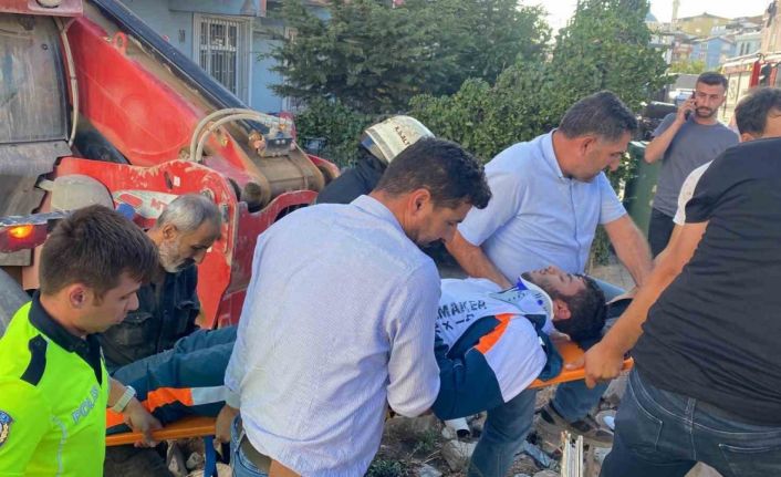 Yokuşta aşağı inerken kontrolden çıkan iş makinesi dehşet saçtı: 2’si çocuk 4 yaralı