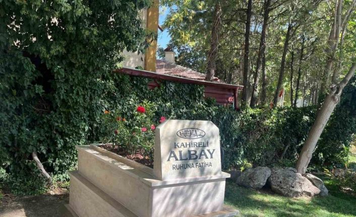 Yol ortasındaki mezar yeni yerine taşındı