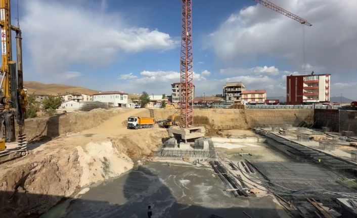 Yüksekova Devlet Hastanesinin inşaat çalışmaları devam ediyor