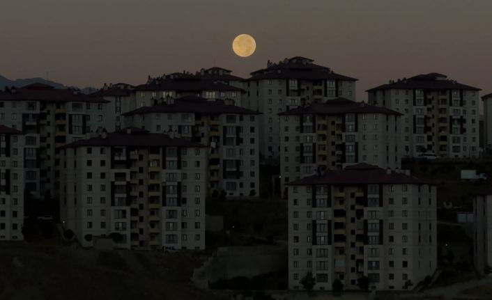 Yüksekova’da dolunay görsel şölen yaşattı