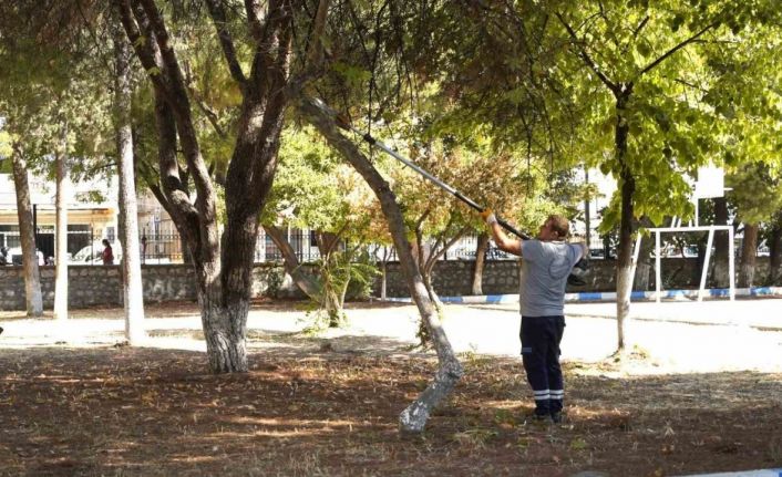 Yunusemre Belediyesi okullarda bakım çalışması yaptı