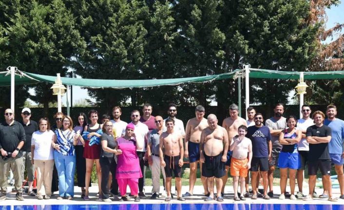 Yunusemre’de özel öğrenciler havuzda buluştu
