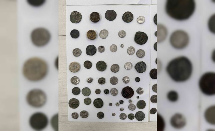 Yurt dışına kaçırılan 307 sikke ve 11 obje komşuya takıldı