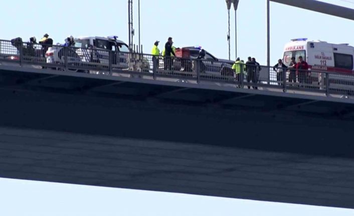 15 Temmuz Şehitler Köprüsü’nde intihar girişimi polis tarafından engellendi