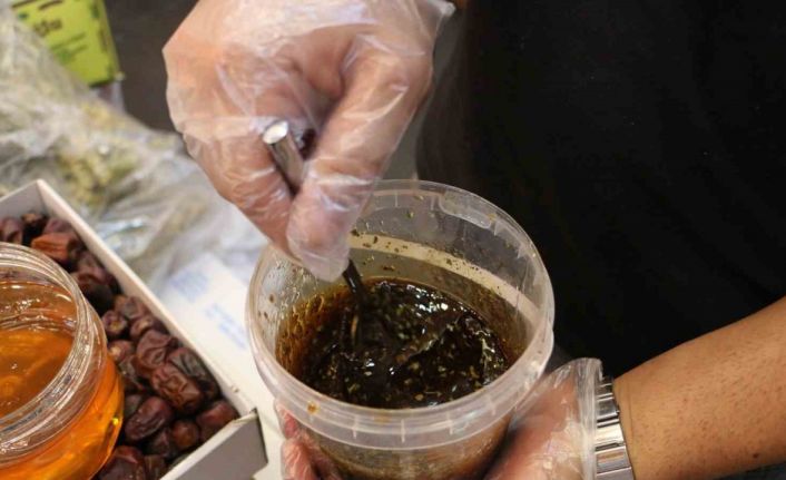 25 bitkiden yaptığı özel karışımla bin bir derde deva oluyor