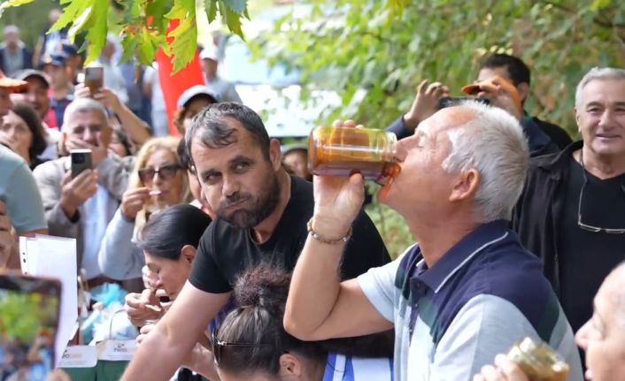 2 dakikada 1 kilogram bal yedi, izleyenler hayret etti