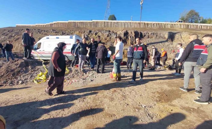 30 metrelik kuyuya düşen işçinin cansız bedenini itfaiye çıkardı
