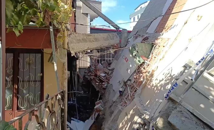 4 kişiye mezar olan binanın yanındaki apartman sakini: "Deprem oldu sandık, evimizde ciddi hasar oluştu"