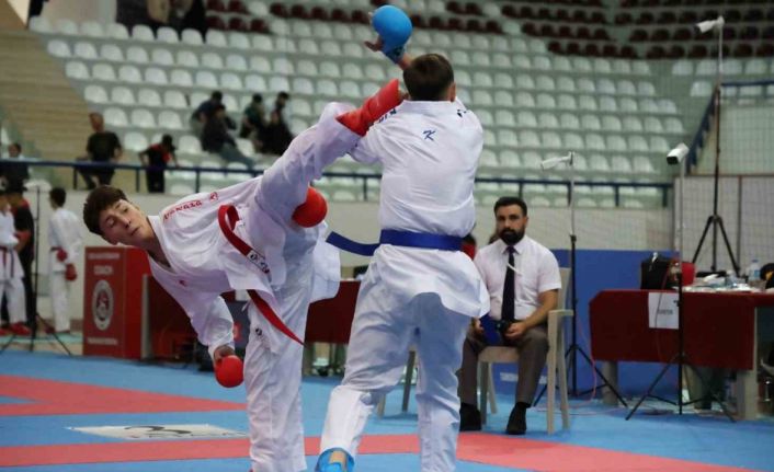 51 İlden bin 200 sporcu Elazığ’da karate için buluştu