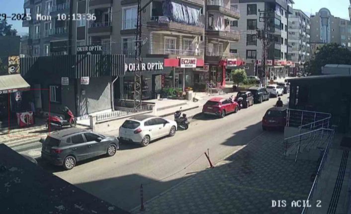 7 bin liralık dondurma dolu sepeti çaldı, marketten alışveriş yaparcasına yoluna devam etti: O anlar kamerada