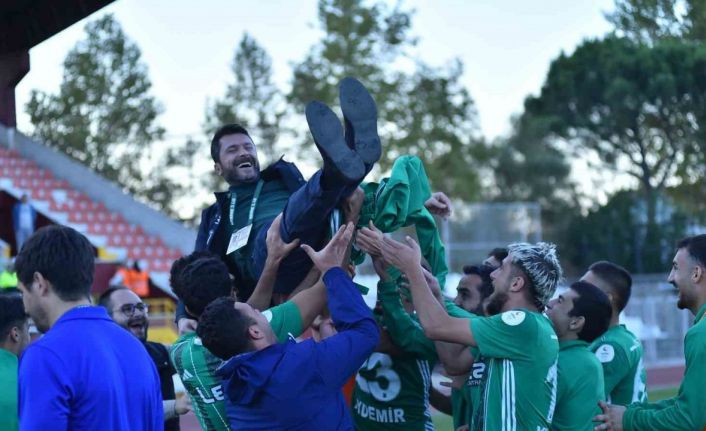 8 kişi kalan Kafkasspor, 2-1 galip gelmeyi bildi