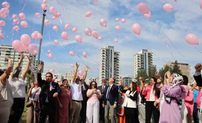Adana’da gökyüzüne yüzlerce pembe balon bırakıldı
