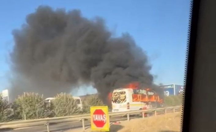 Adana’da öğrenci servisi yandı