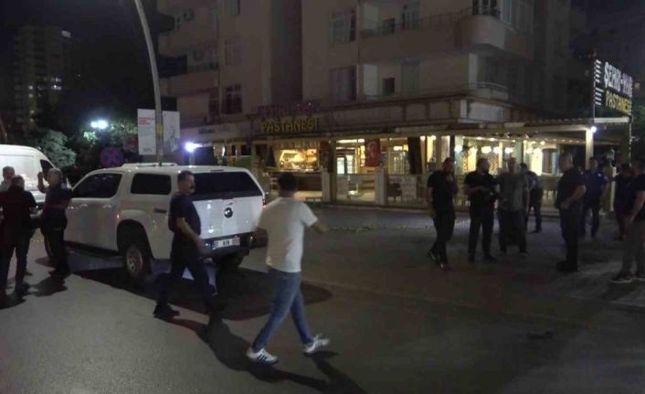 Adana’da pastaneye pimi çekilmemiş el bombası atıldı