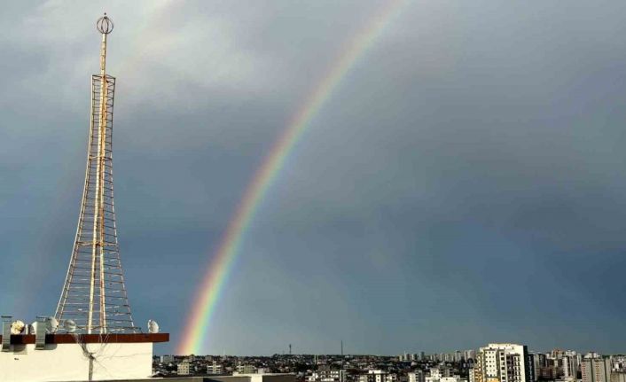 Adana’da yağmur sonrası gökkuşağı oluştu