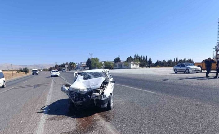 Adıyaman’da iki otomobil çarpıştı: 4 yaralı