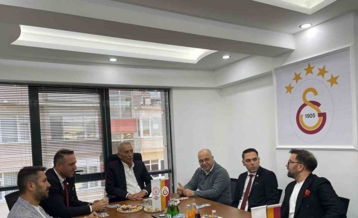 Adnan Polat, 1905 Kütahya Galatasaraylılar Derneği’nin açılışına katıldı