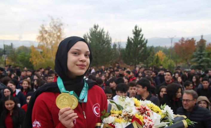 Afra Kılınç, Çin ata sporunda Çinlileri mağlup edip dünya şampiyonu oldu