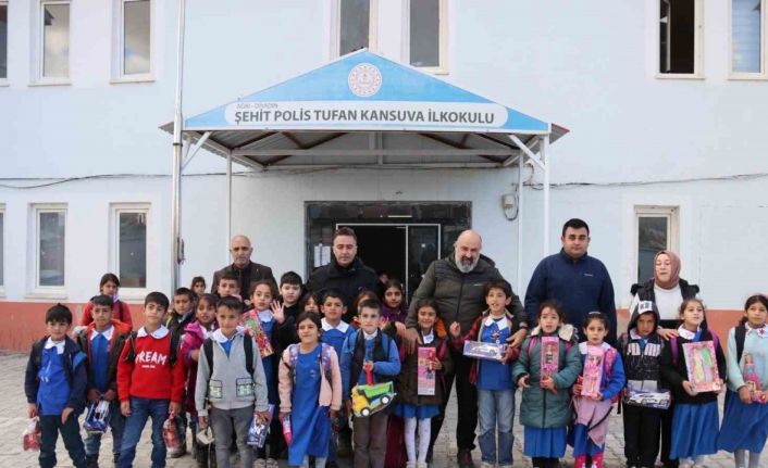 Ağrı Emniyet Müdürü Önder’den şehit meslektaşının ismini taşıyan okula ziyaret