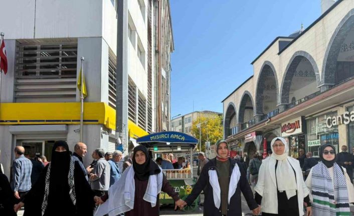 Ağrı’da kadınlar Gazze’ye destek için sessiz zincir oluşturdu