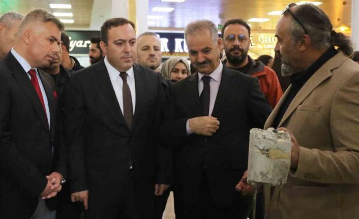 Ağrı’da "Nuh Tufanı" temalı sergi sanatseverlerle buluştu