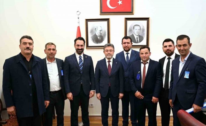 AK Parti’li Arınç, muhtarları Bakan Yumaklı ile buluşturdu