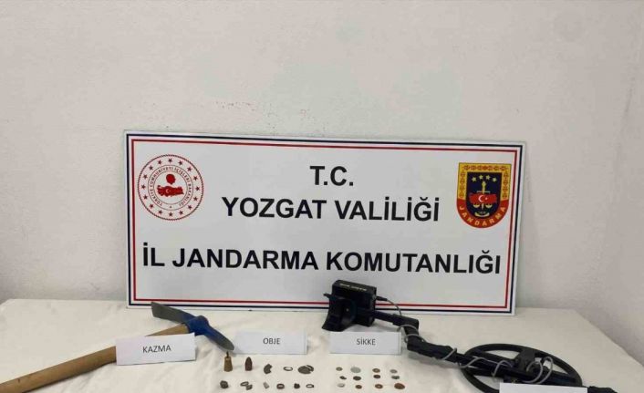 Akdağmadeni’nde 23 adet tarihi obje ele geçirildi