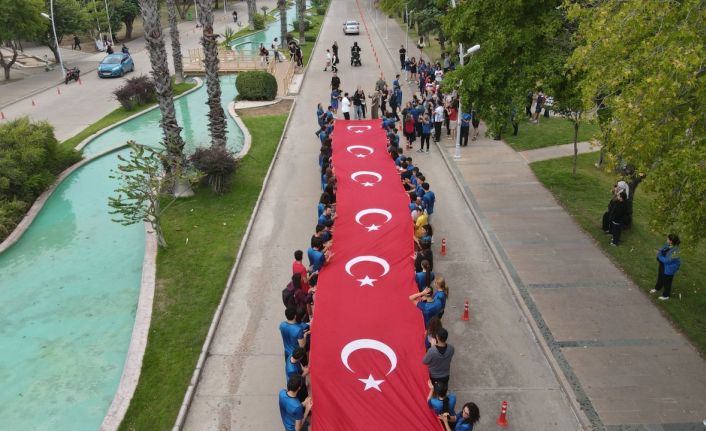 Akdeniz Üniversitesi, Cumhuriyet için koştu