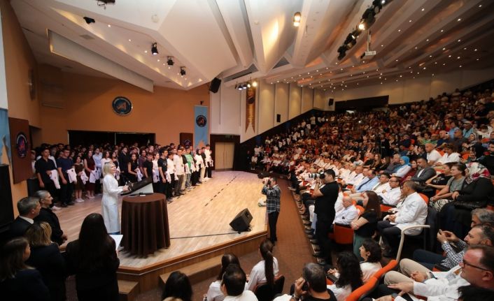 Akdeniz Üniversitesi’nde ’’Beyaz Önlük Giyme Töreni’’ gerçekleştirildi