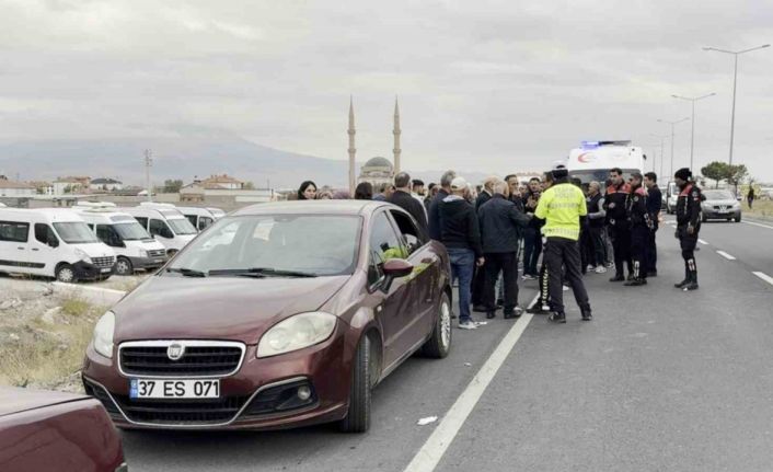 Aksaray’da polis cenazesi sırasında konvoya saldırı: 4 yaralı