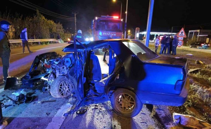 Alaçam’da otomobil aydınlatma direğine çarptı: 1 yaralı