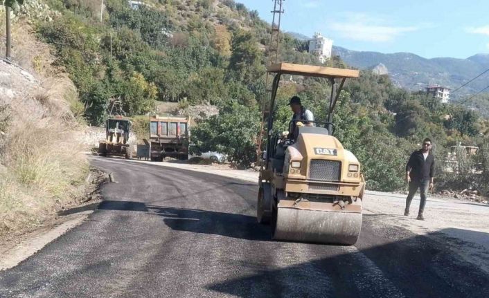 Alanya kırsalında yollar kışa hazırlanıyor
