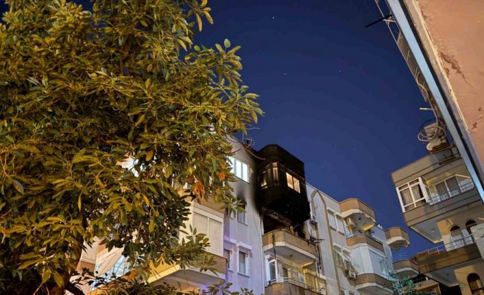 Alanya’da 5 katlı binada yangın: 1 kişi hayatını kaybetti