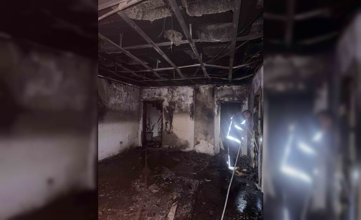 Alanya’da 5 katlı sitenin sauna ve hamam kısmında çıkan yangın büyümeden söndürüldü